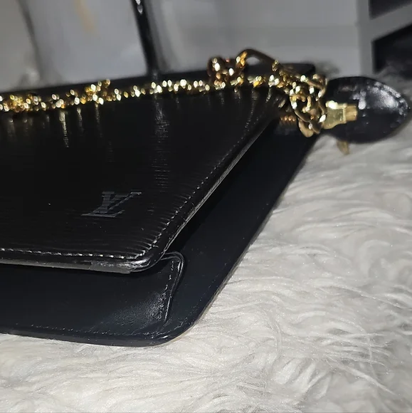 Authentic Louis Vuitton Epi - Picture 16 of 17